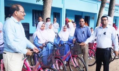 সুন্দরপুর ইউনিয়নের ৫টি মাধ্যমিক বিদ্যালয়ে ছাত্র-ছাত্রীর মধ্যে বাইসাইকেল বিতরণ