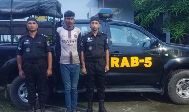 নাচোলে বিদেশি পিস্তল,ম্যাগজিন,গুলি বিস্ফোরক দ্রব্যসহ ১জন গ্রেফতার