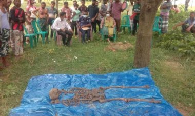 গোমস্তাপুরে দাফনের দেড় বছর পর কবর থেকে লাশ উত্তোলন