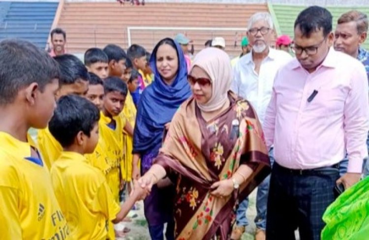 চাঁপাইনবাবগঞ্জে বঙ্গবন্ধু ও বঙ্গমাতা ফুটবল টুর্নামেন্ট শুরু