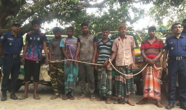 জেলা পুলিশের অভিযানে গরু,টাকা,পিকআপ উদ্ধার ও গরু চোর চক্রের ৭ সদস্য গ্রেফতার