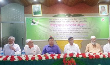 চাঁপাইনবাবগঞ্জে শিক্ষার্থীদের নিজেদের বীরত্বগাথা শোনালেন বীর মুক্তিযোদ্ধারা