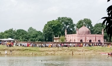 সোনামসজিদের তাহখানায় ঔরশ শরীফ অনুষ্ঠিত