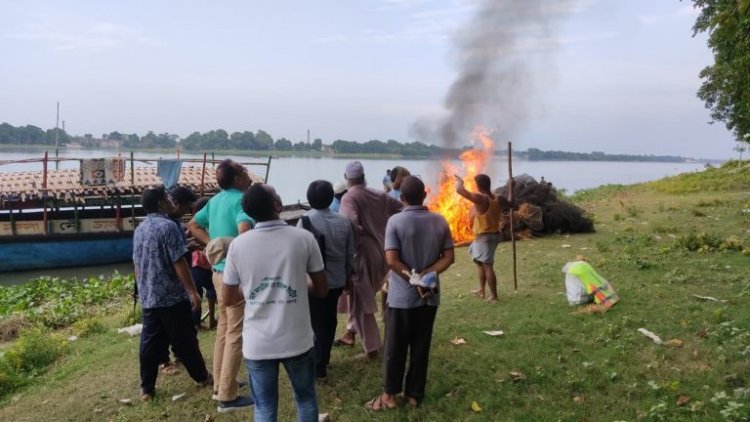 অবৈধ কারেন্ট জাল ও চায়না দুয়ারী-রিং জাল জব্দ করে আগুনে পুড়িয়ে ধ্বংস