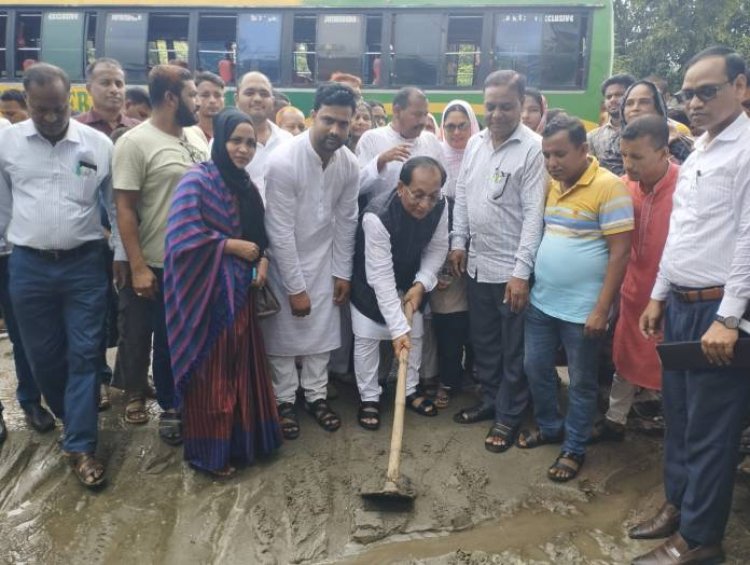 এলজিসিআরপি শীর্ষক প্রকল্পের প্রথম প্যাকেজের ভৌত অবকাঠামো নির্মাণ কাজের উদ্বোধন করেন ওদুদ এমপি