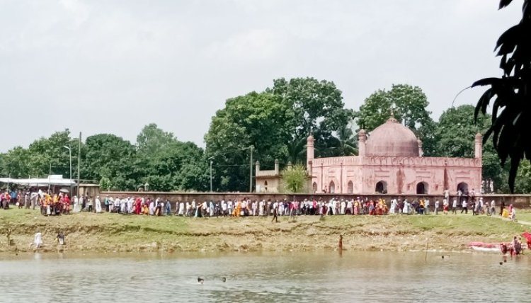 সোনামসজিদের তাহখানায় ঔরশ শরীফ অনুষ্ঠিত