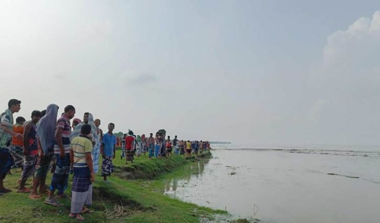 চাঁপাইনবাবগঞ্জের পদ্মায় নৌকা ডুবে এক ব্যক্তি নিখোঁজ