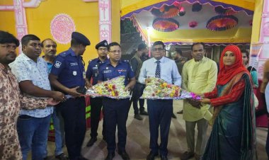 গোমস্তাপুর ও নাচোল উপজেলার বিভিন্ন পূজামণ্ডম পরিদর্শন করেন জেলা প্রশাসক ও পুলিশ সুপার