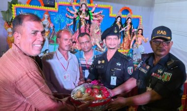 চাঁপাইনবাবগঞ্জ শহরের বিভিন্ন পূজা মন্ডপ পরিদর্শন করেন র‍্যাব