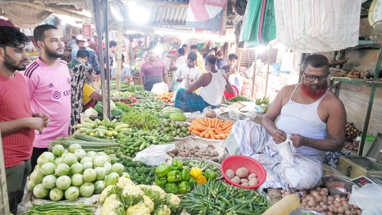 চাঁপাইনবাবগঞ্জে সবধরনের সবজির দাম ঊর্ধ্বমুখী