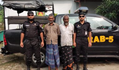 চাঁপাইনবাবগঞ্জে চালের বস্তার ভিতরে মিললো গাঁজা আটক দুইজন