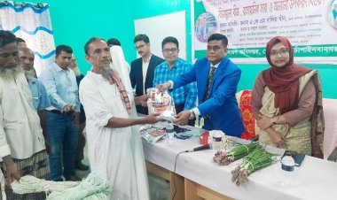 কৃষকের মাঝে বীজ ও উপকরণ বিতরণ