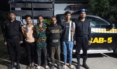 চাঁপাইনবাবগঞ্জে র্যাবের অভিযানে কিশোর গ্যাংয়ের মূলহতাসহ গ্রেফতার-৪
