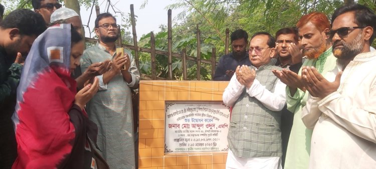 চাঁপাইনবাবগঞ্জে ৩ কোটি টাকা ব্যয়ে ব্রীজ নির্মাণকাজের উদ্বোধন