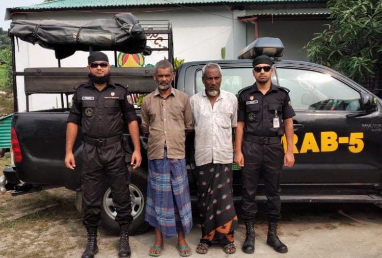 চাঁপাইনবাবগঞ্জে চালের বস্তার ভিতরে মিললো গাঁজা আটক দুইজন