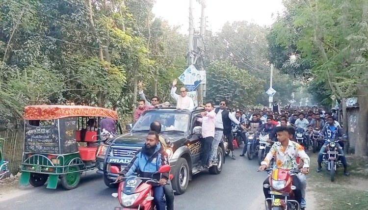 শিবগঞ্জে স্বতন্ত্র প্রার্থী নজরুলের মোটরসাইকেল শোডাউন