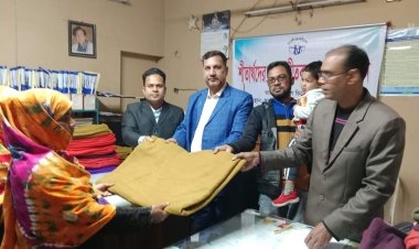 চাঁপাইনবাবগঞ্জে জাগরণী চক্র ফাউন্ডেশন সদস্যদের মধ্যে শীতবস্ত্র বিতরণ