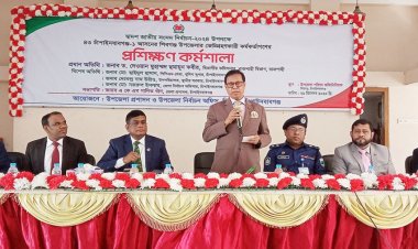 শিবগঞ্জে ভোটগ্রহণকারী কর্মকর্তাদের প্রশিক্ষণ উদ্বোধন করেন বিভাগীয় কমিশনার