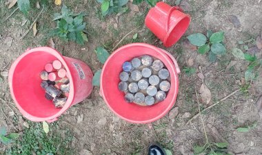 চাঁপাইনবাবগঞ্জে পরিত্যক্ত বাড়িতে মিললো ৪১টি তাজা  ককটেল