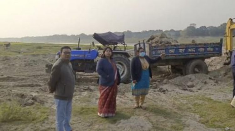 মহানন্দা নদীতে অবৈধভাবে বালু উত্তোলনের দায়ে লক্ষ টাকা জরিমানা