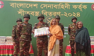 চাঁপাইনবাবগঞ্জে সেনাবাহিনীর শীতবস্ত্র বিতরণ