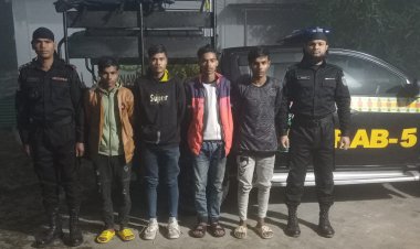 চাঁপাইনবাবগঞ্জে কিশোর গ্যাংয়ের লিডারসহ ৪ জন গ্রেফতার