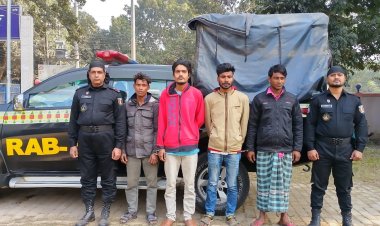 গোমস্তাপুরে কিশোর গ্যাং বিরোধী অভিযানে কিশোর গ্যাং লিডারসহ ৪ জন গ্রেফতার