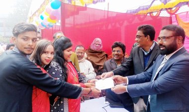 বালুগ্রাম আদর্শ কলেজে পিঠা উৎসব