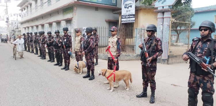 চাঁপাইনবাবগঞ্জের গুরুত্বপূর্ণ স্থানে ডগ স্কোয়াডের তল্লাশি চালিয়েছে বিজিবি