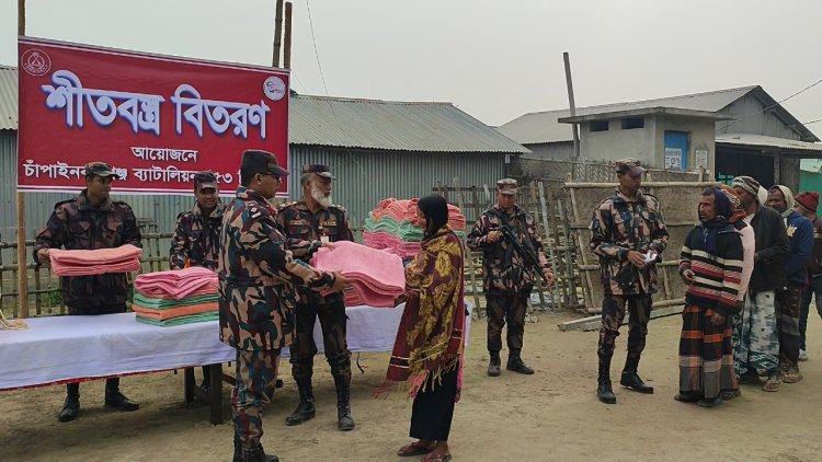 শিবগঞ্জ সীমান্তে চরাঞ্চলে বিজিবি’র কম্বল বিতরণ