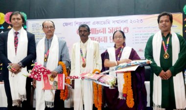 চাঁপাইনবাবগঞ্জে সম্মাননা পেলেন ৫ গুণজন ব্যক্তি