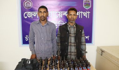 চাঁপাইনবাবগঞ্জে ডিবির অভিযানে ফেনসিডিলসহ গ্রেপ্তার-২