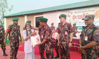 চাঁপাইনবাবগঞ্জে দরিদ্র পরিবারের মাঝে বিজিবির ইদসামগ্রী বিতরণ