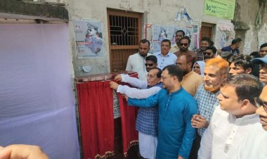 চাঁপাইনবাবগঞ্জে রাস্তার অধিগ্রহণকৃত স্থাপনা অপসারণ কাজের উদ্বোধন