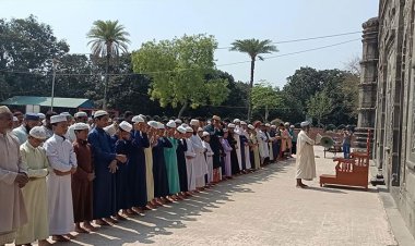 চাঁপাইনবাবগঞ্জের শিবগঞ্জে বৃষ্টির জন্য ইসতিসকার নামাজ আদায়