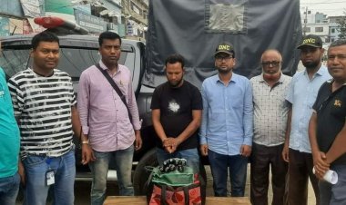 নাটোরে অভিযান চালিয়ে ফেনসিডিলসহ একজন গ্রেফতার