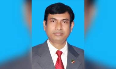 জেলা পর্যায়ে শ্রেষ্ঠ প্রতিষ্ঠান নবাবগঞ্জ সরকারি কলেজ ও শ্রেষ্ঠ অধ্যক্ষ ড.মোজাহারুল ইসলাম তরু