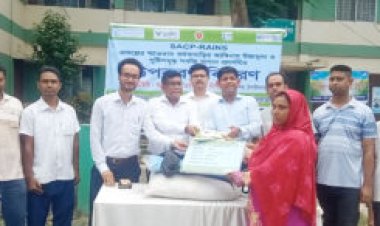 শিবগঞ্জে কৃষকের মাঝে কৃষি উপকরণ বিতরণ