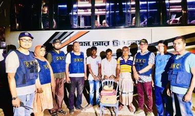 বগুড়ায় এসআর ট্রাভেলস যাত্রীবাহী বাসে এম্পুল বুপ্রেনরফিন ইঞ্জেকশনসহ ৩ জন গ্রেফতার