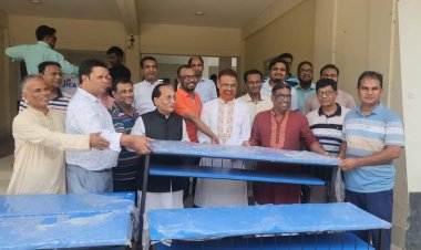 চাঁপাইনবাবগঞ্জে বিভিন্ন শিক্ষা প্রতিষ্ঠানে বেঞ্চ বিতরণ