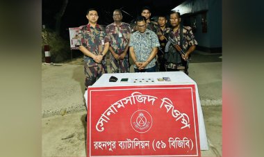 সোনামসজিদ জিরোপয়েন্টে স্বর্ণের বারসহ একজন আটক