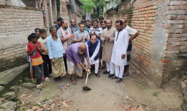 চাঁপাইনবাবগঞ্জের পৌর এলাকায় ৪টি সিসি রাস্তা নির্মাণ কাজের উদ্বোধন করেন আব্দুল ওদুদ