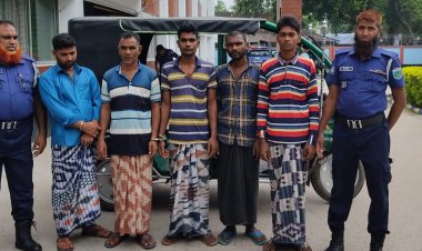 চাঁপাইনবাবগঞ্জে আন্তঃজেলা চোর চক্রের মূলহোতাসহ পাঁচজন গ্রেফতার