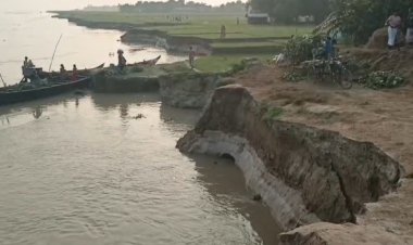 চাঁপাইনবাবগঞ্জে পদ্মা নদীতে বিলীন শতশত ঘরবাড়ি ও কৃষিজমি,হুমকির মুখে দু'পাড়ের কয়েকশ স্থাপনা