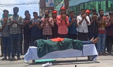কোটা সংস্কারের দাবিতে চাঁপাইনবাবগঞ্জে শিক্ষার্থীদের বিক্ষোভ মিছিল