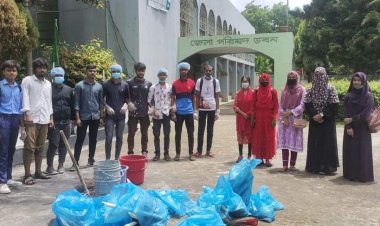 চাঁপাইনবাবগঞ্জে ট্রাফিক ও পরিষ্কার পরিচ্ছন্নতা কার্যক্রম চালিয়েছে শিক্ষার্থীরা