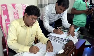 চাঁপাইনবাবগঞ্জ পৌরসভার নির্বাহী কর্মকর্তা ও হিসাবরক্ষক পদত্যাগ