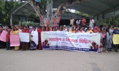 চাঁপাইনবাবগঞ্জে হিন্দু সম্প্রদায়ের বিক্ষোভ সমাবেশ