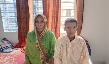 গোমস্তাপুরে অসহায় শিক্ষার্থীর পাশে দাঁড়ালেন ইউএনও