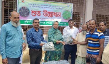 গোমস্তাপুরে বিনামূল্যে বীজ ও সার বিতরণ